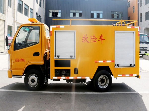 凱馬小型工程救險(xiǎn)車